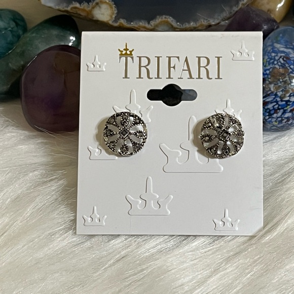 Trifari Jewelry - Trifari Circle Studs